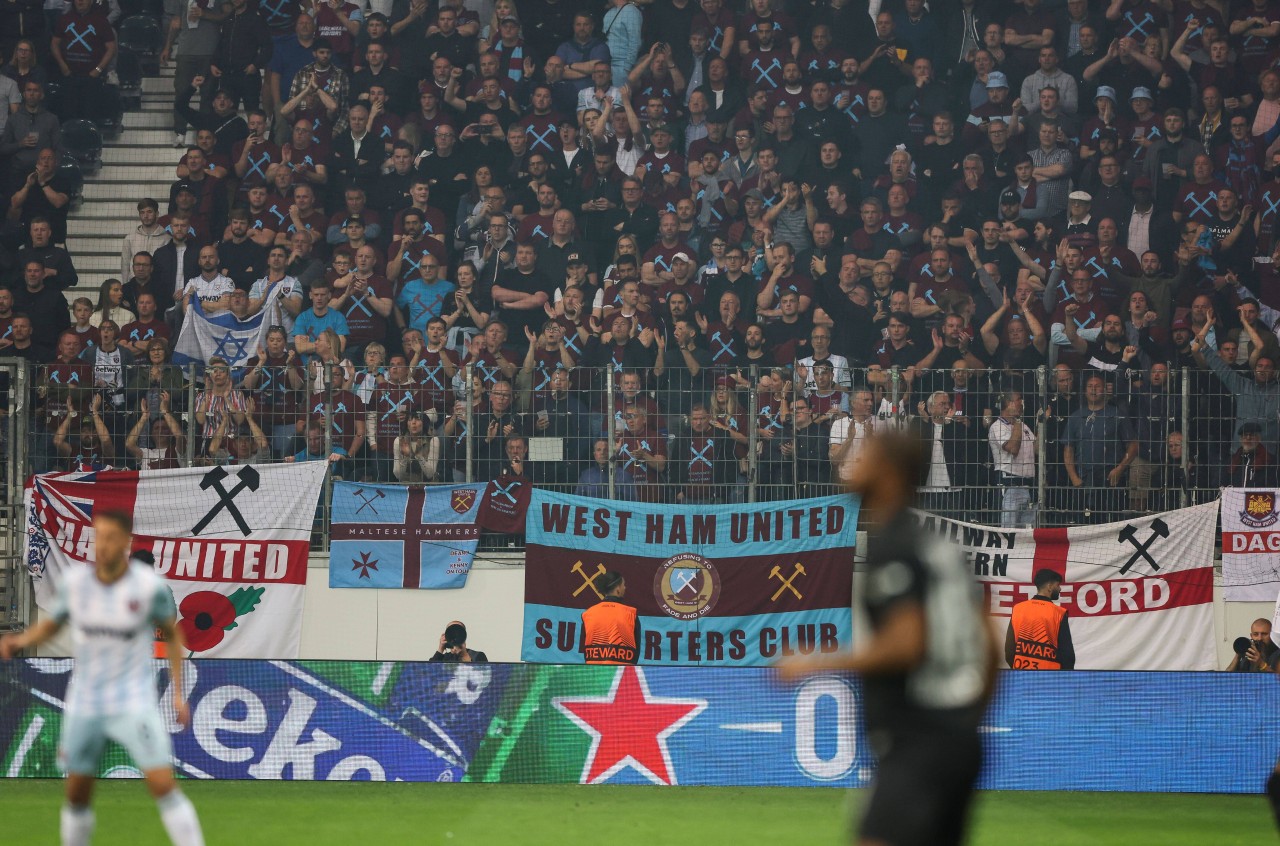 Bei Eintracht Frankfurt – West Ham United zeigten englische Fans den Hitlergruß.