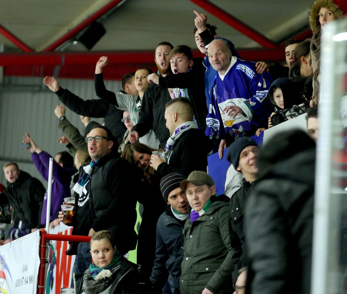 eishockey-moskitos-essen-herne-fans.jpg