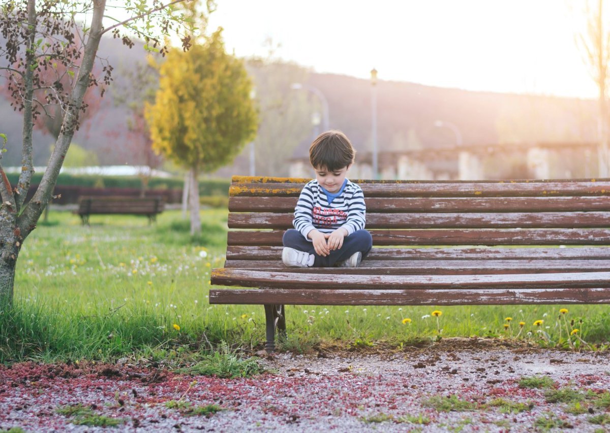 erzieher-vergessen-kind-im-park.jpg