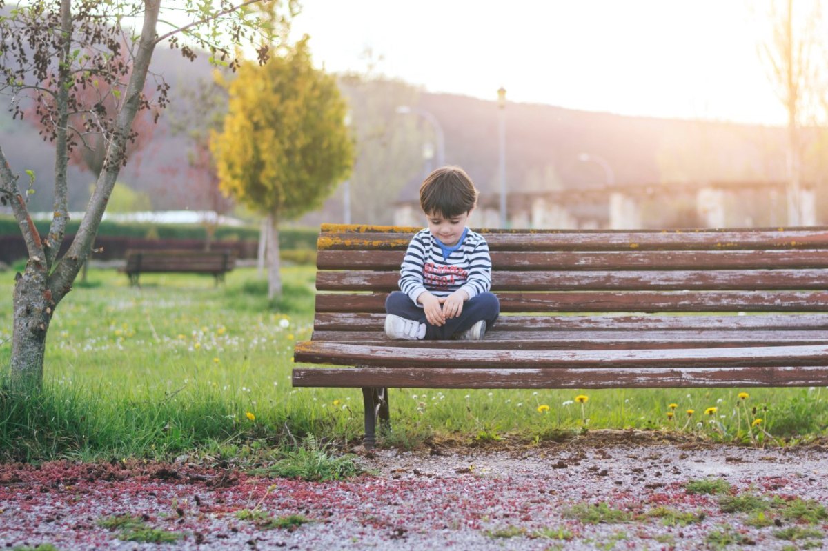 erzieher-vergessen-kind-im-park.jpg