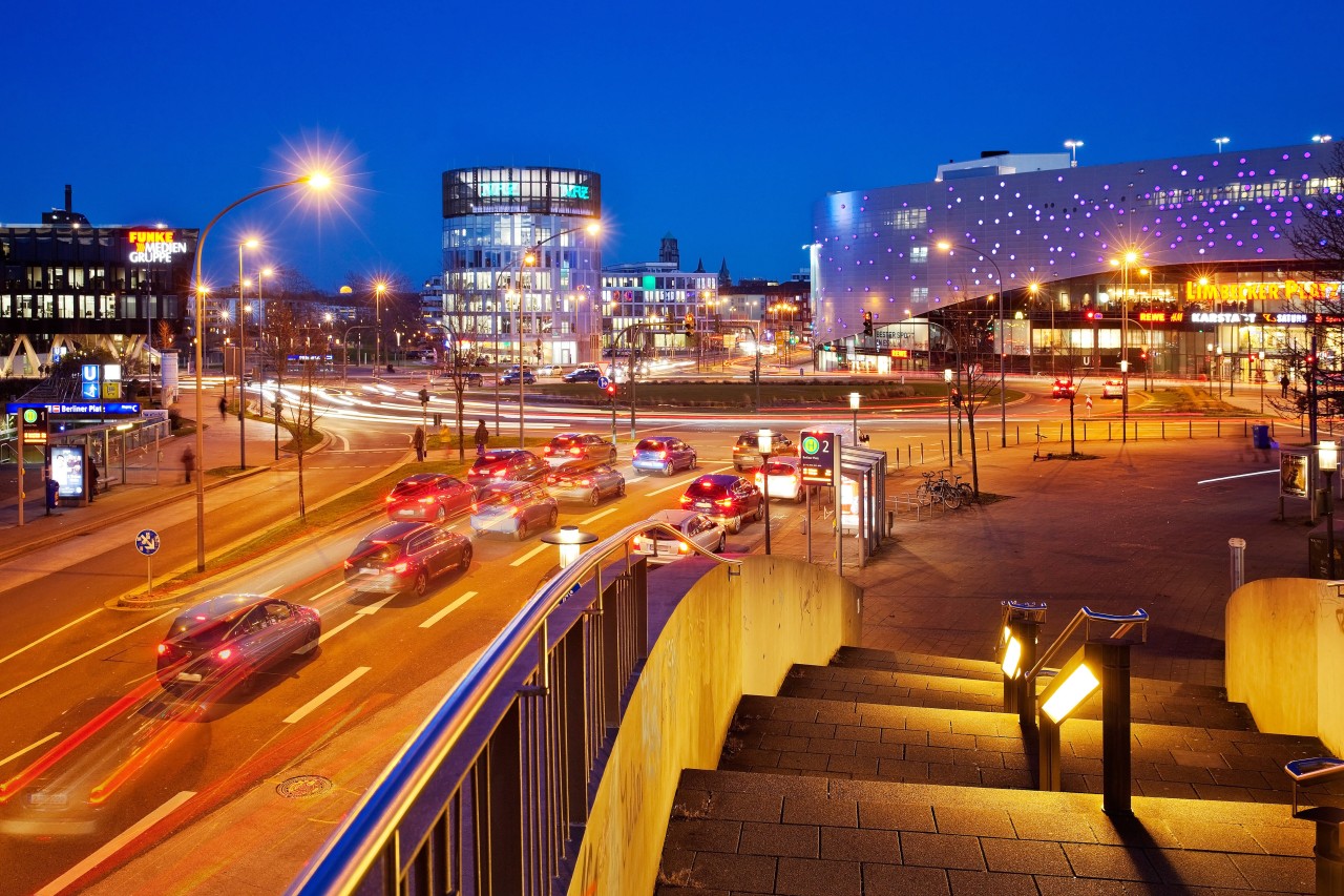 Essen: Die Verkehrsinsel am Berliner Platz ist einer der Orte mit dem meisten Verkehr in der Stadt. (Archivfoto)