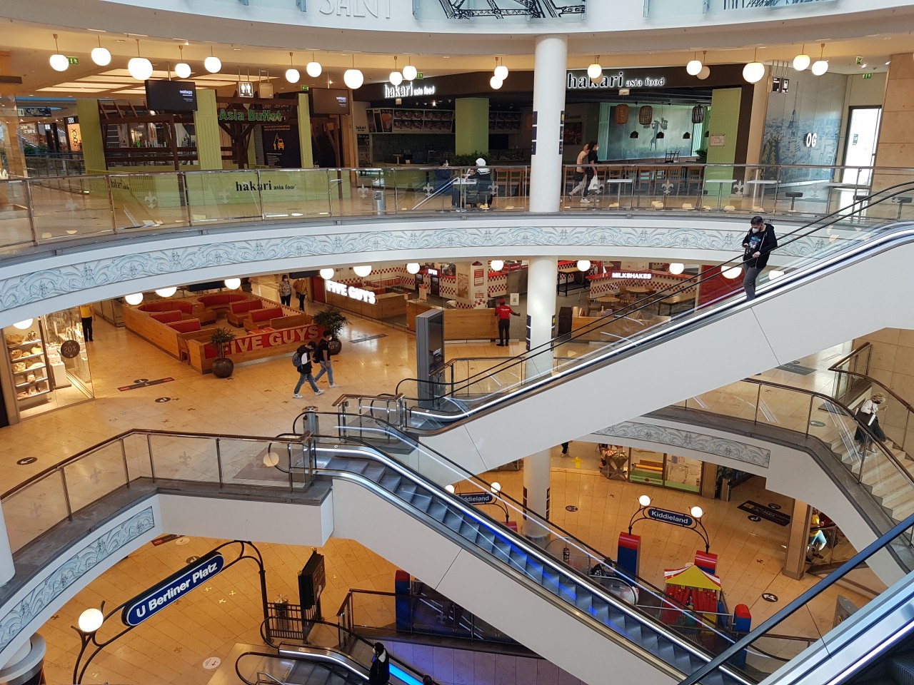 Essen: Der Limbecker Platz am Dienstagnachmittag.