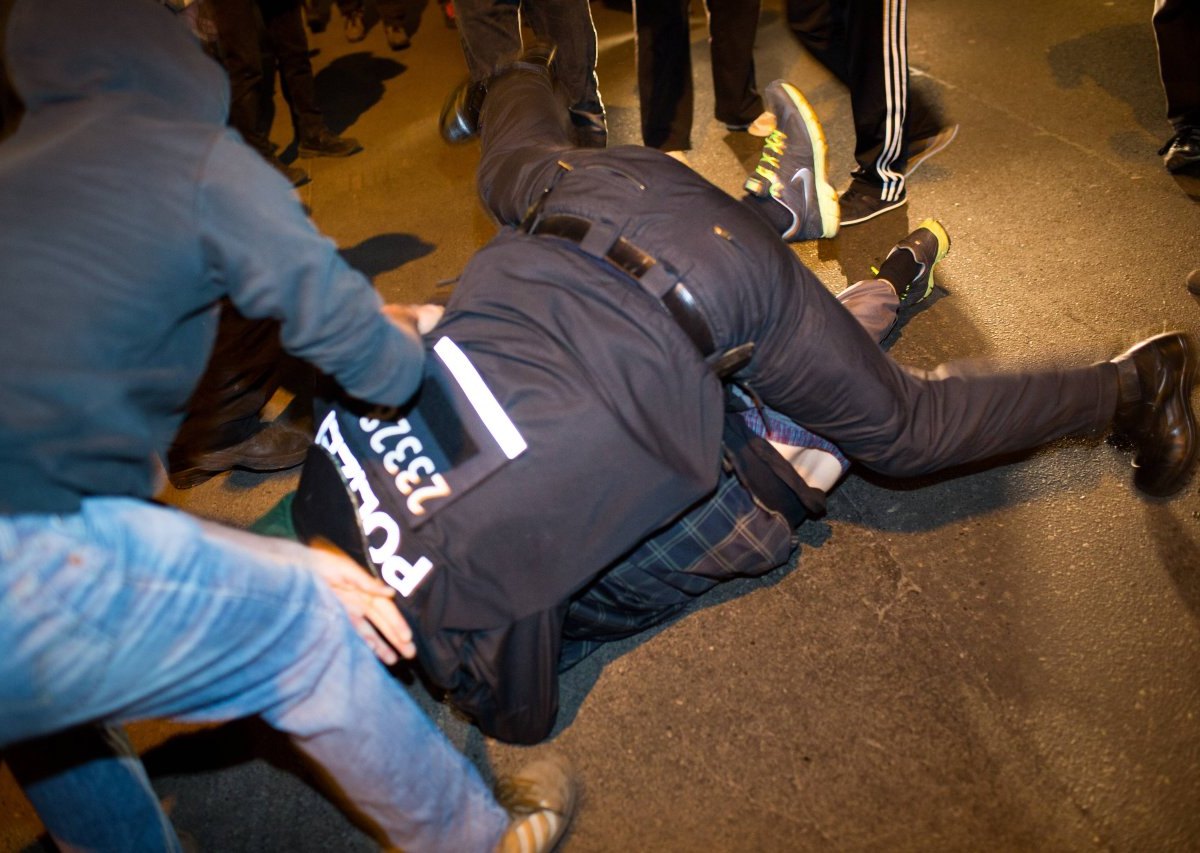 festnahme-polizei-beamte-polizisten.jpg