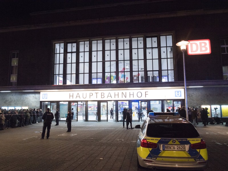 Der Düsseldorfer Hauptbahnhof wurde wegen eines Axt-Amoklaufs am Donnerstagabend gesperrt.