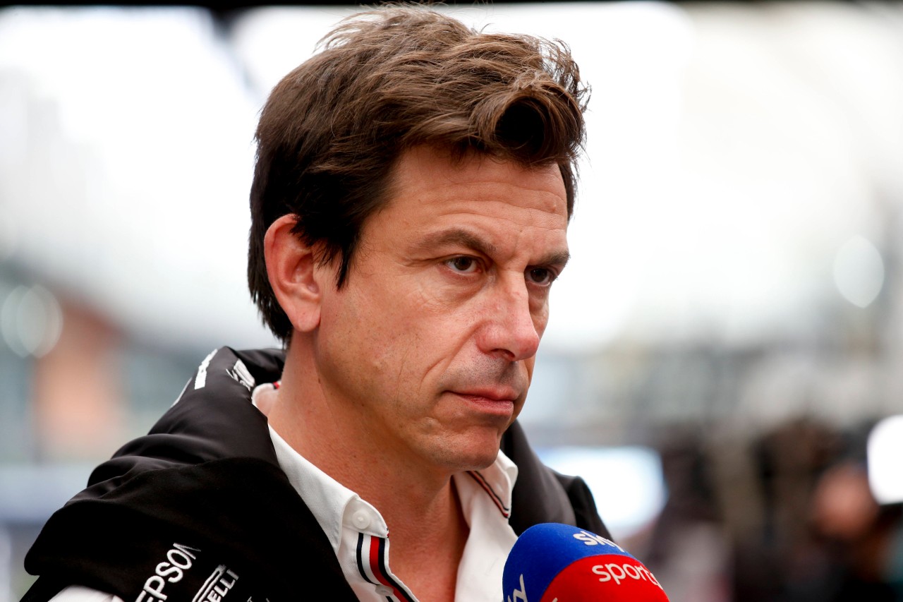 Toto Wolff schäumt nach der Disqualifikation von Hamilton vor Wut.