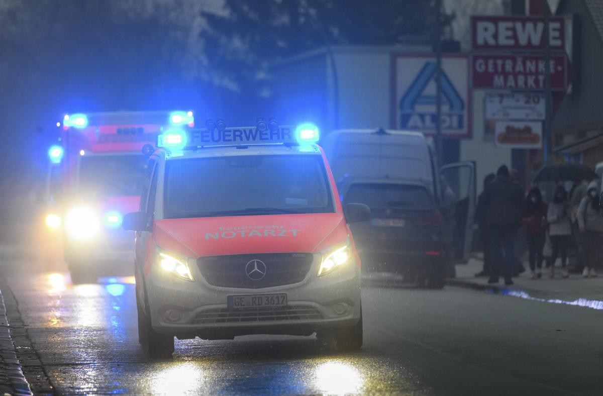 Zwei Verletzte mussten nach dem eskalierten Streit ins Krankenhaus gebracht werden. 