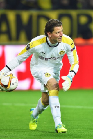 Der langjährige Dortmunder Roman Weidenfeller mag es gern beständig. Der Torwart, der 2014 zum deutschen Weltmeister-Kader gehörte, spielt schon seit 2002 beim BVB. Mit seiner Liebsten ist er seit 2010 zusammen.