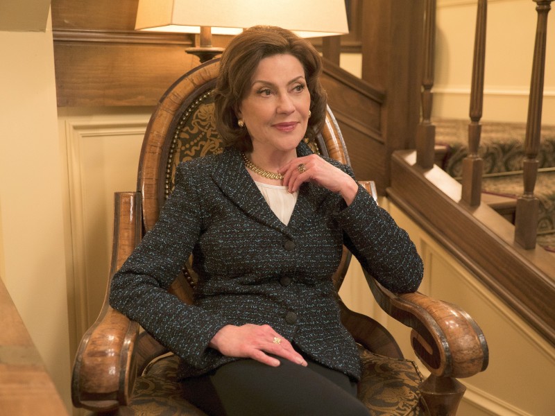 Auch Emily Gilmore (Kelly Bishop) ist wieder dabei. Sie ist die Matriarchin der Familie.