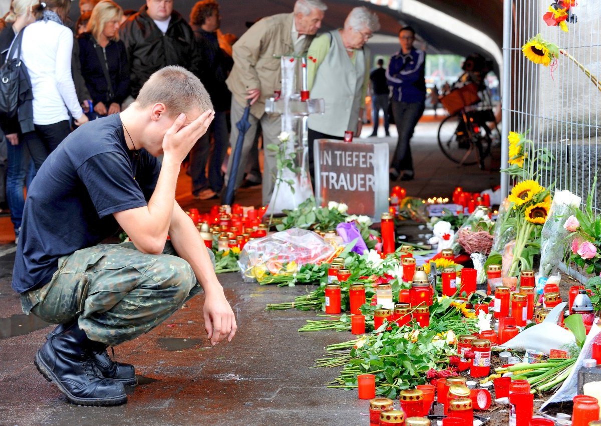 headlines, germany, duisburg, loveparade