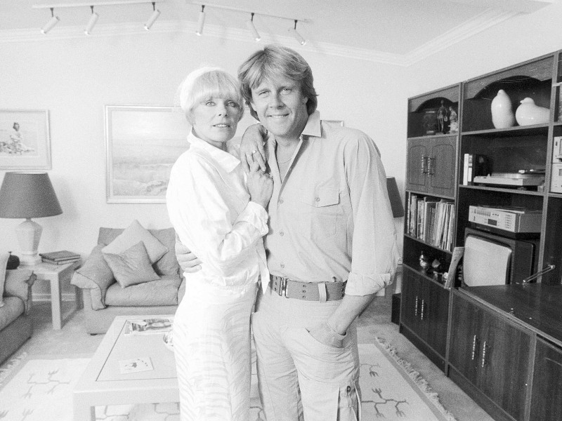 Elke Sommer und Howard Carpendale am Rande von Dreharbeiten zu „Niemand weint für immer“ in Südafrika. Sommer drehte zahlreiche Filme, wirkte in Fernsehserien mit, verschwindet aber nach und nach von der ganz großen Bühne.