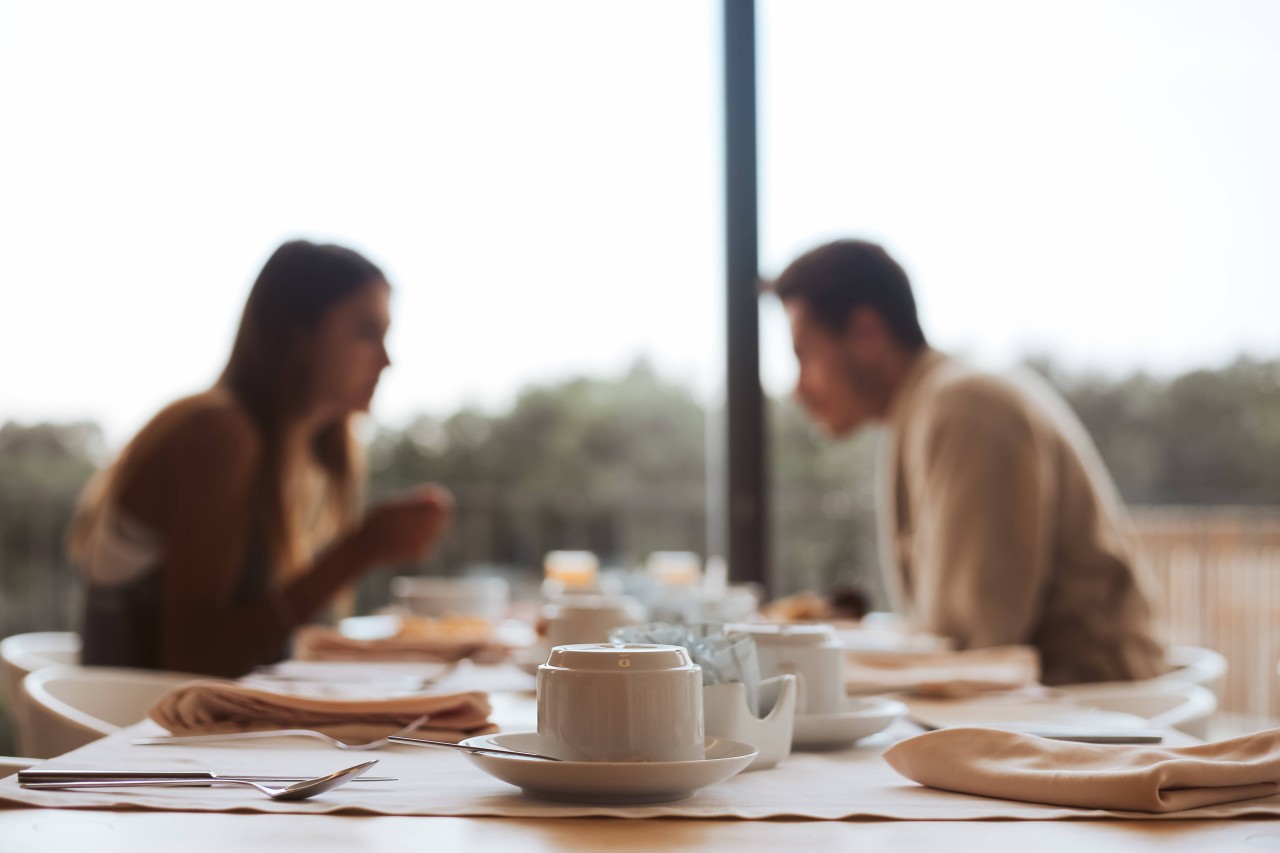 Der Café-Besitzer befürchtet, dass nach Inkrafttreten der 2G-Plus-Regel weniger Gäste kommen. (Symbolbild)