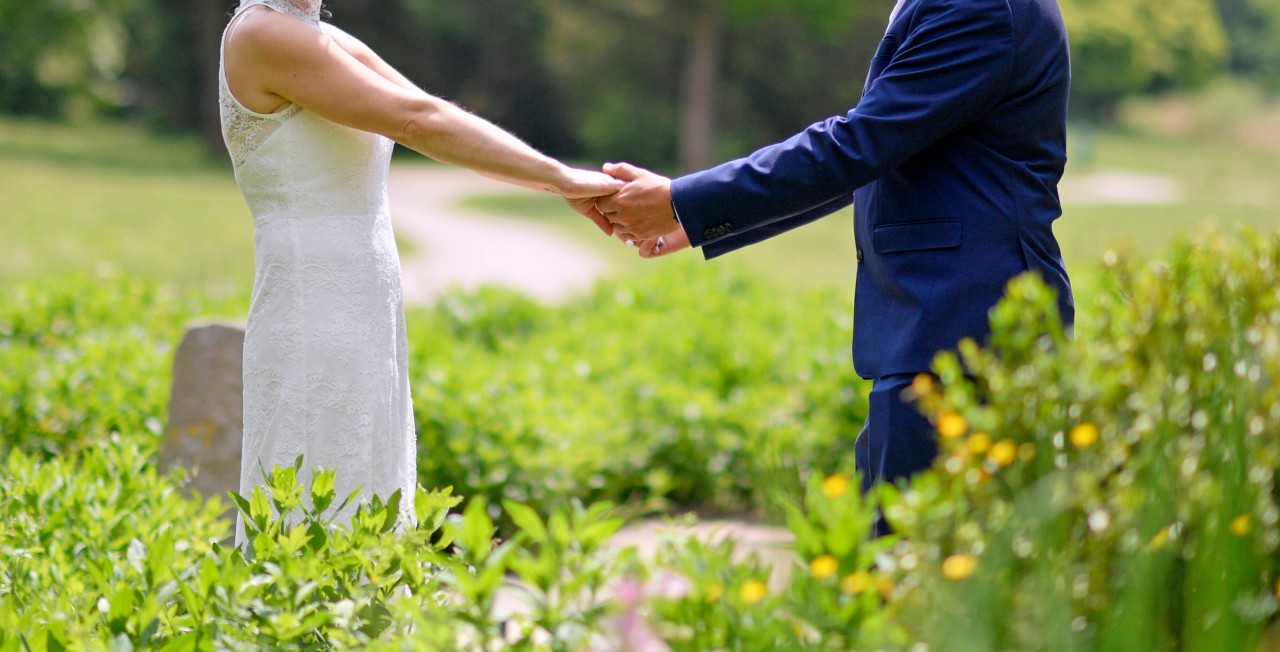 Ein paar feierte vor acht Jahren ihre Hochzeit, doch dann outete sich die Frau plötzlich als lesbisch. (Symbolbild)