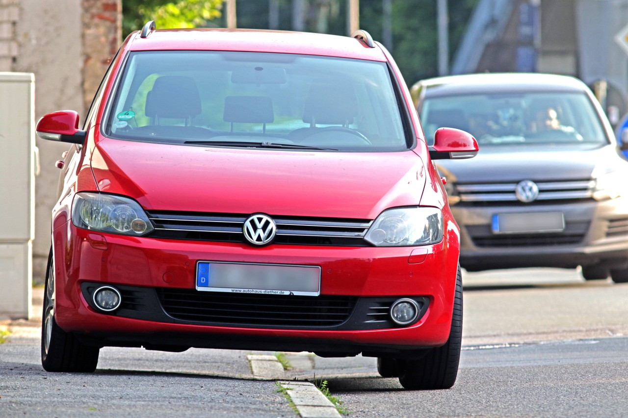 Falschparkern soll es in Gelsenkirchen jetzt noch mehr an den Kragen gehen. (Symbolbild)