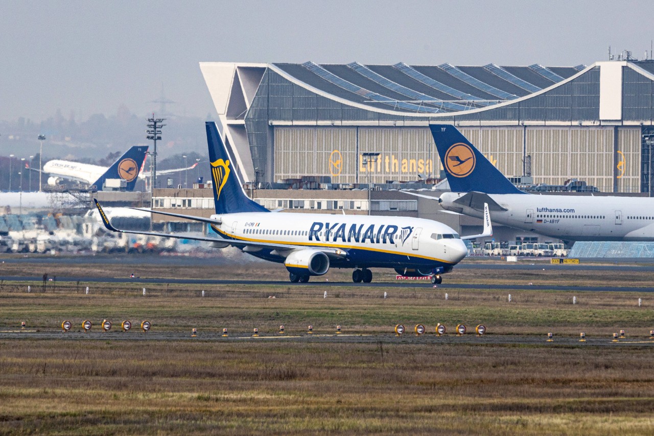 Am Flughafen Frankfurt kam es beim Start einer Maschine zum plötzlichen Funkenflug. (Symbolbild)