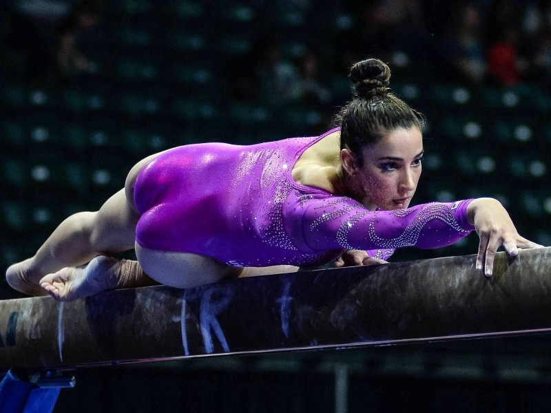 Die US-amerikanische Kunstturnerin Alexandra Rose Raisman ist dagegen nur 1,57 Meter groß. Auf dem Schwebebalken macht sie stets eine gute Figur und hat dafür bereits zwei Goldmedaillen bei den Olympischen Sommerspielen 2012 nach Hause gebracht.