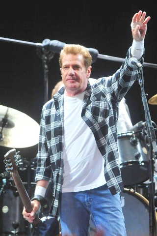 Er war Mitbegründer einer der erfolgreichsten US-Rockgruppen und prägte mit ihr ein eigenes Genre – der Eagles-Gitarrist Glenn Frey ist am 18. Januar im Alter von 67 Jahren in New York gestorben.