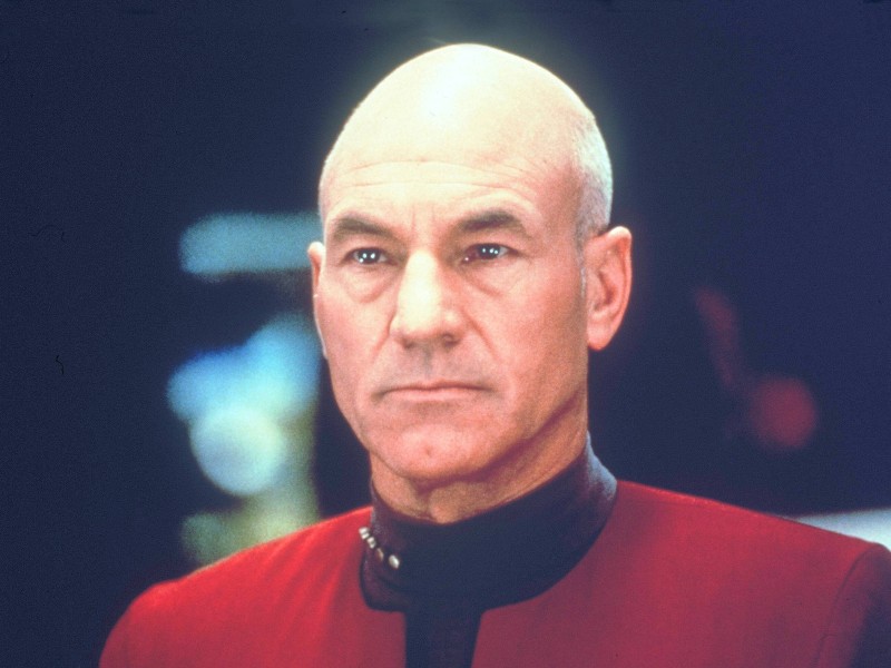 Zentrale Figur der neuen Enterprise-Mannschaft ist Captain Jean-Luc Picard, der von Patrick Stewart gespielt wurde. 178 Folgen in sieben Staffeln umfasste die Serie, als 1994 ihre letzte Folge Premiere feierte. Zwischen 1994 und 2002 folgten vier Kinofilme mit der Crew aus „Star Trek – Das nächste Jahrhundert“.