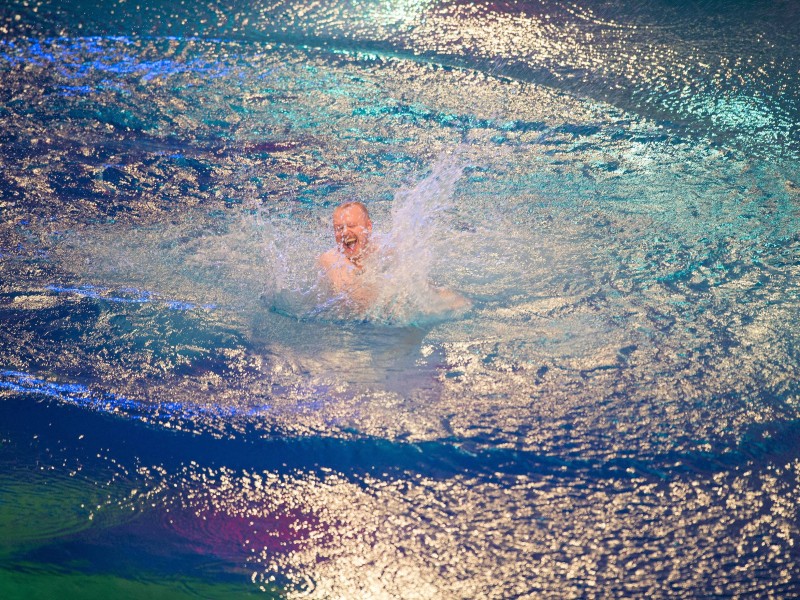 Eher kreativ als gekonnt sprang Stefan Raab auch 2014 vom Zehn-Meter-Brett des Münchner Olympiastadions.