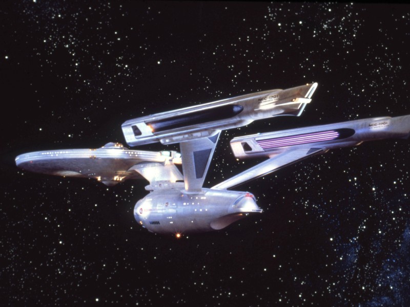 Mit der Serie und den Filmen entwickelte sich auch das Raumschiff immer weiter: Die USS Enterprise kam im Jahr 1979 in „Star Trek: Der Film“ schon wesentlich schnittiger daher als noch in den 1960er Jahren.