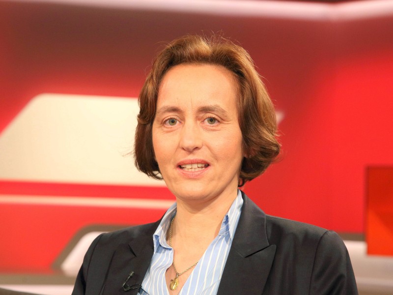 Beatrix von Storch sorgte mit bizarren Talkshow-Auftritten im Fernsehen und mit ihrer Wortmeldung zum Schusswaffeneinsatz gegen Flüchtlinge an der Grenze für Aufregung. Die Europa-Abgeordnete der AfD wurde im April 2016 aus der europaskeptischen EKR-Fraktion im EU-Parlament ausgeschlossen.