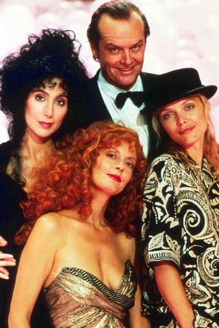 Allein unter Frauen im Jahr 1987: „Die Hexen von Eastwick“ mit Cher (l.), Susan Sarandon (M.) und Michelle Pfeiffer. 