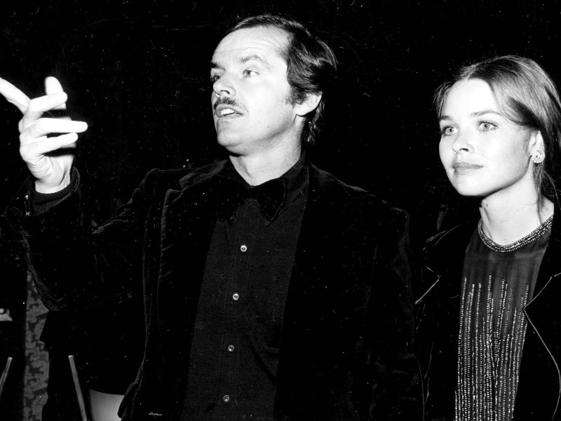 Mit der US-amerikanischen Schauspielerin und Musikerin aus der Gruppe „The Mamas and the Papas“ Michelle Phillips war Nicholson in den 70er Jahren liiert. 