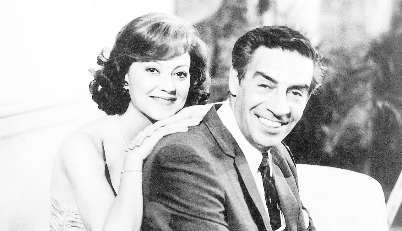 Kelly Bishop verkörperte Babys Mutter Marjorie Houseman, hier mit Jerry Orbach als Jake Houseman.