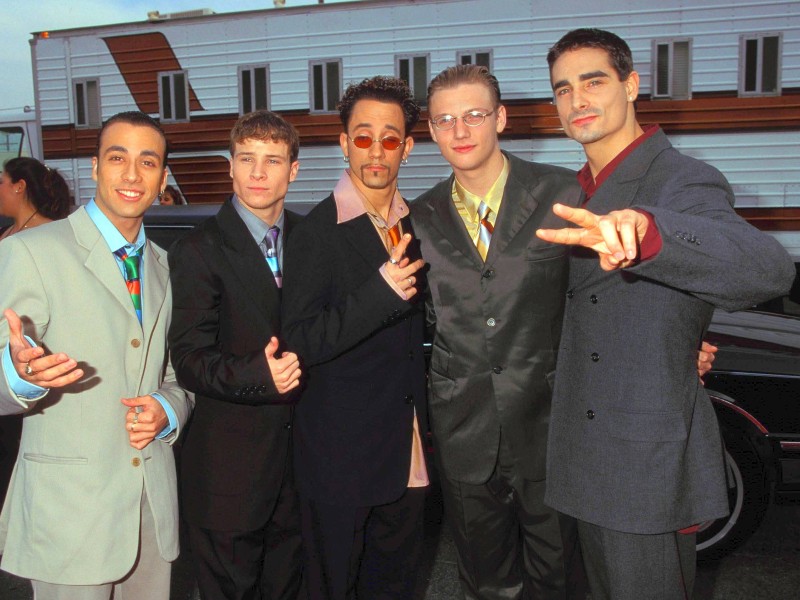 Die amerikanische Boygroup Backstreet Boys („As long as you love me“ oder „Everybody – Backstreet’s back“) wurde Anfang der 90er Jahre gegründet und hat sich seitdem nie aufgelöst. Die Band besteht aus den Musikern (v.l.n.r.) Howie Dorough, Brian Littrell, Alexander James McLean, Nick Carter und Kevin Richardson. Diese Aufnahme entstand im Januar 1998. 