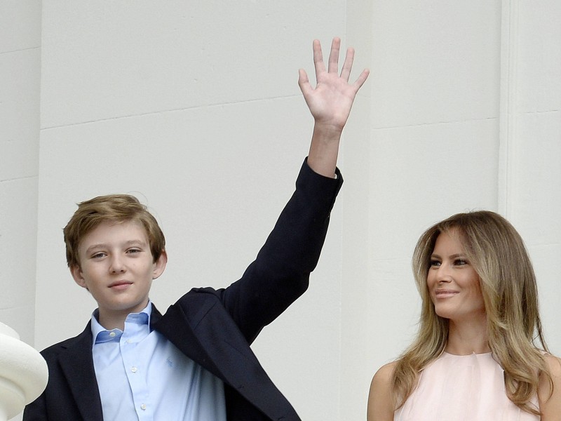 Vom kommenden Schuljahr an wird Barron dann die St. Andrew’s Episcopal School in Potomac im Bundesstaat Maryland besuchen, eine private Schule etwa 30 Kilometer vom Weißen Haus entfernt.