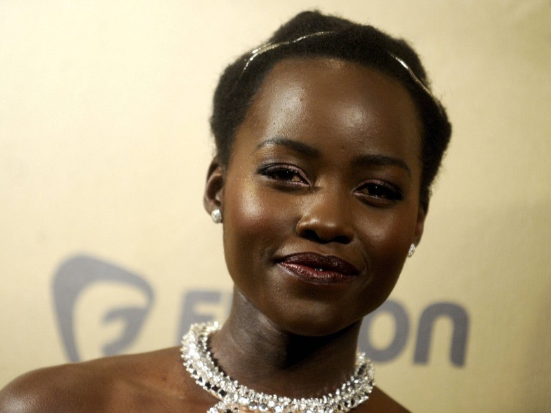 Auch Oscar-Gewinnerin Lupita Nyong’o berichtet von Annäherungsversuchen Weinsteins. Er habe die 34-Jährige vor den Augen seiner Kinder in sein Schlafzimmer geleitet. Dort habe er angekündigt, seine Hosen auszuziehen. Nyong’o sei daraufhin aus dem Zimmer geflohen.