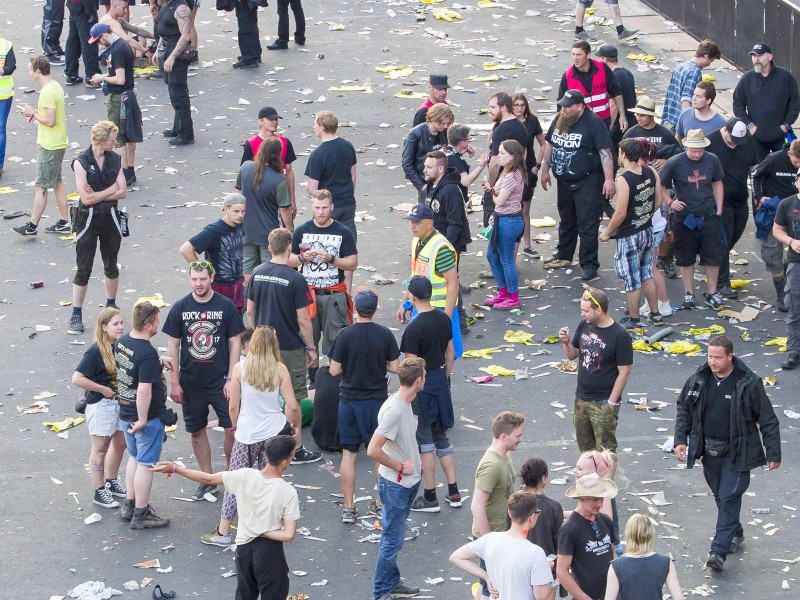 Die Evakuierung des Besucherraumes verlief laut Augenzeugenberichten sehr geordnet.