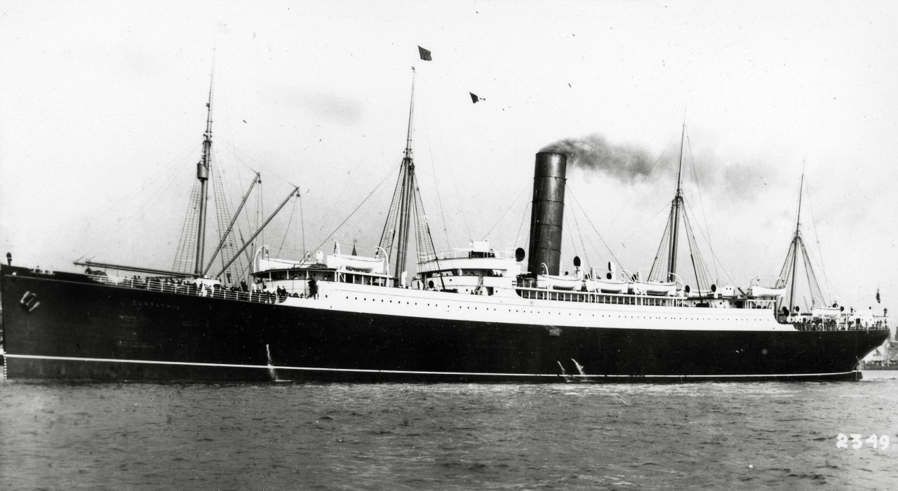 Die RMS Carpathia nahm 705 Überlebende der Titanic auf, zu den 743 eigenen Passagieren an Board.