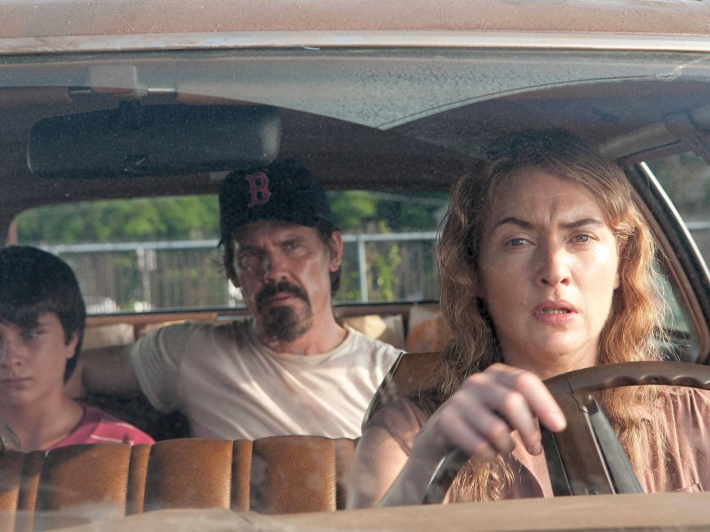 „Labor Day“: Winslet spielt in dem Filmdrama die depressive und alleinerziehende Mutter Adele. Sie verliebt sich in den entflohenen Sträfling Frank (M., Josh Brolin). 