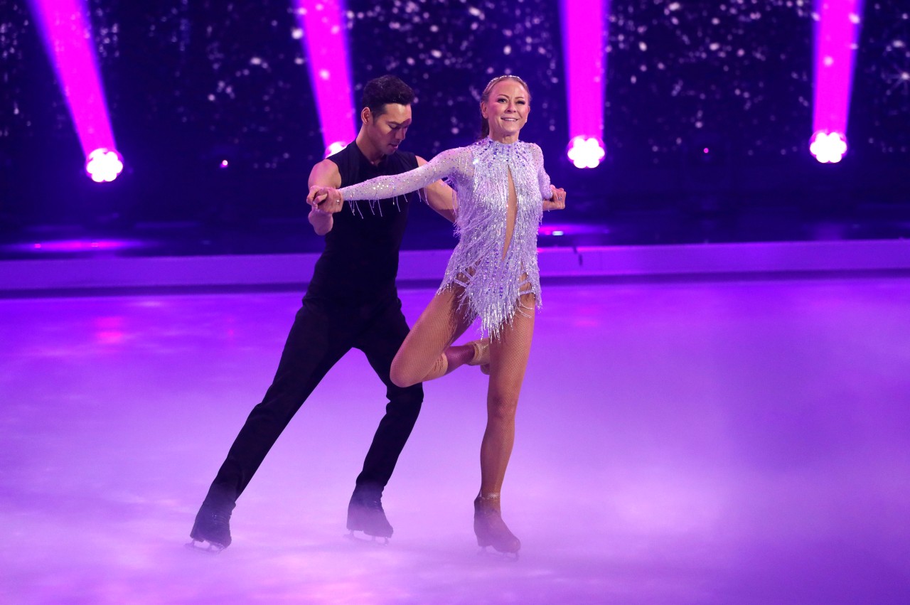 Jenny Elvers und Profi-Eiskunstläufer Jamal Othman in der dritten Live-Show.