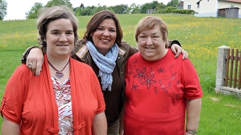 Ein Foto aus gemeinsamen Zeiten: Beate mit Vera Int-Veen und Mutter Irene (v.l.). 