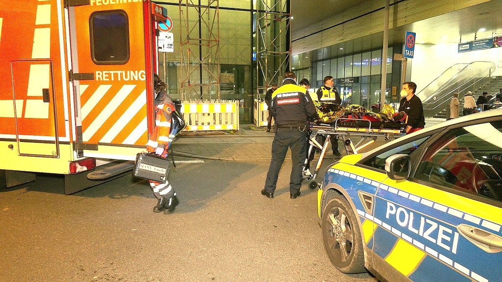 Essen: Ein 18-Jähriger musste nach einer Messer-Attacke am Hauptbahnhof ins Krankenhaus. (Archivbild)