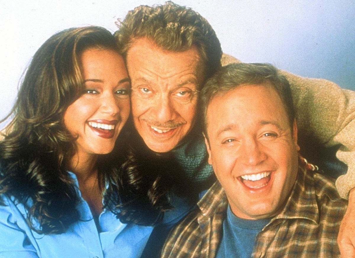 Leah Remini mit ihren „King of Queens“-Kollegen Jerry Stiller und Kevin James., Tom Cruise ist seit Jahrzehnten bekennendes Scientology-Mitglied.