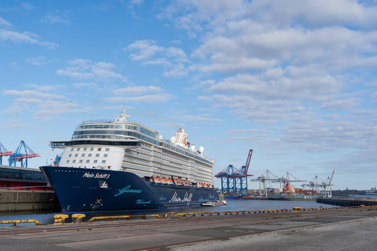 Kreuzfahrt mit „Mein Schiff“: Im Mittelmeer wurden die Passagiere Zeugen eines besonderen Naturereignisses.