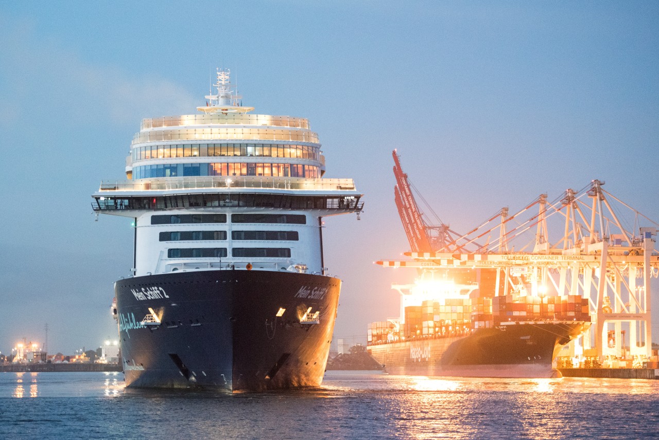 Kreuzfahrt: Das angelegte „Mein Schiff 3“ in Hamburg bedeutet nichts Gutes. (Symbolbild)