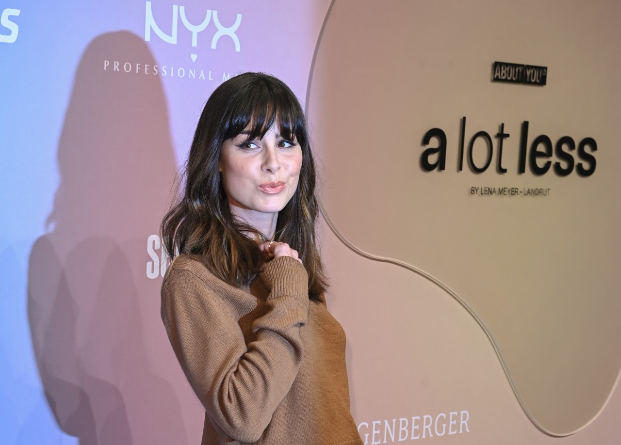 Lena Meyer-Landrut ist gerade sehr glücklich. Und das aus gutem Grund.