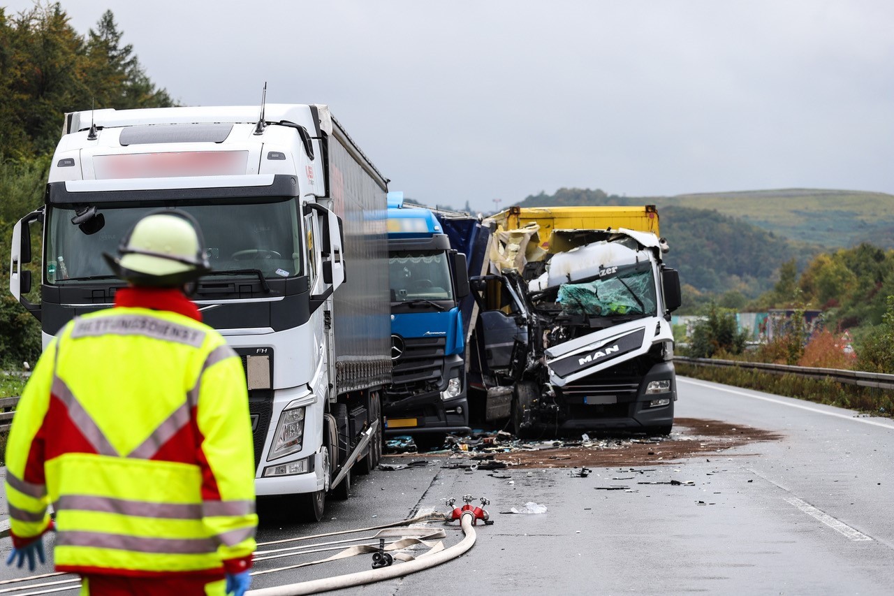 Heftiger Lkw-Unfall auf der A1. 