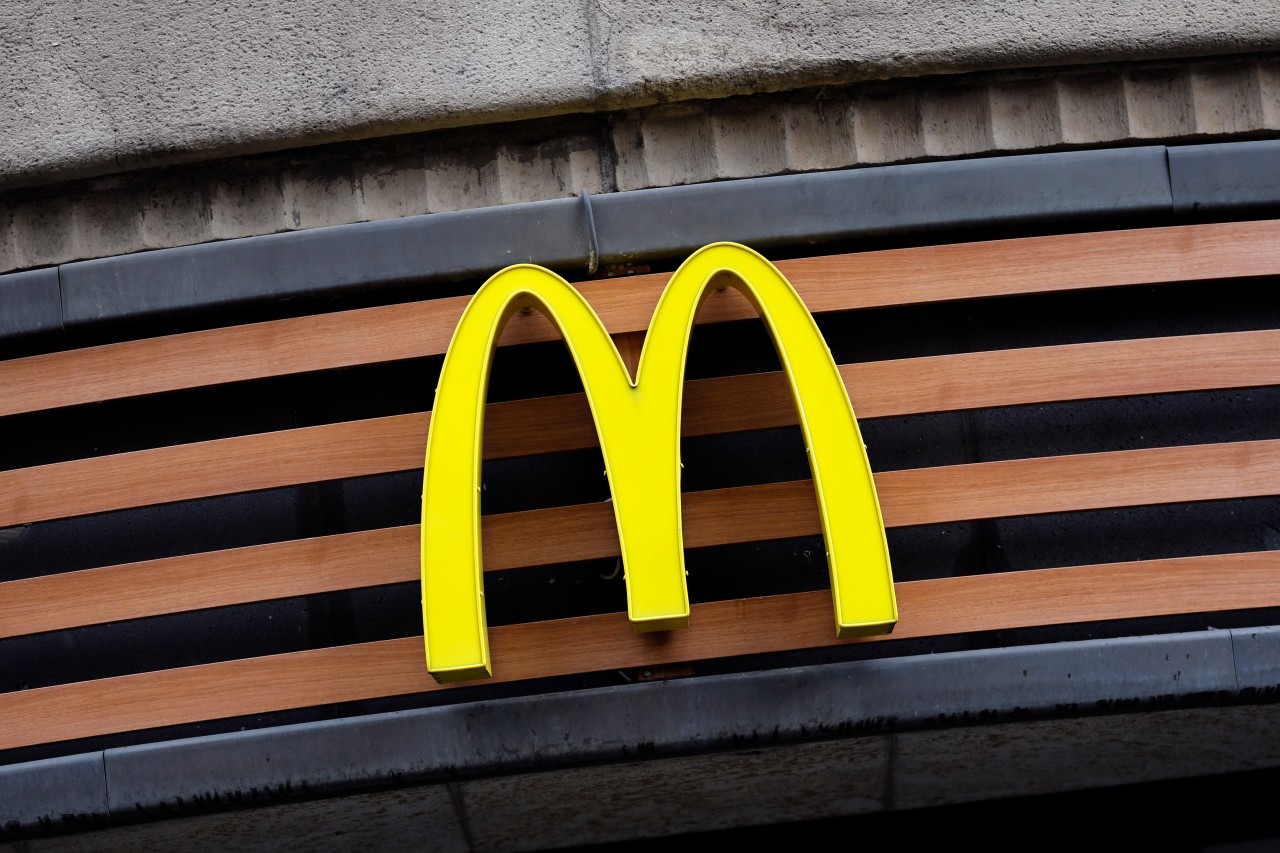 Ein ungewöhnlicher Gast hat bei McDonald's für Erstaunen gesorgt. 