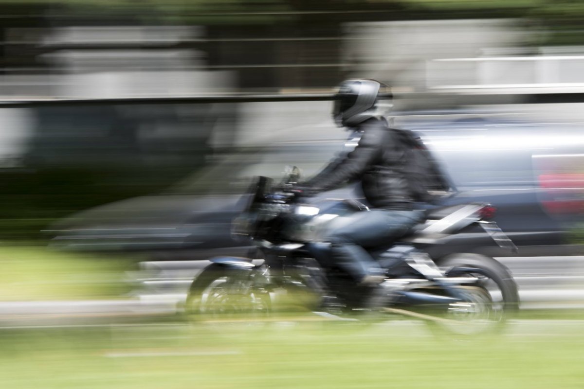 motorradunfall-duisburg-motorradfahrer-schwer-verletzt.jpg