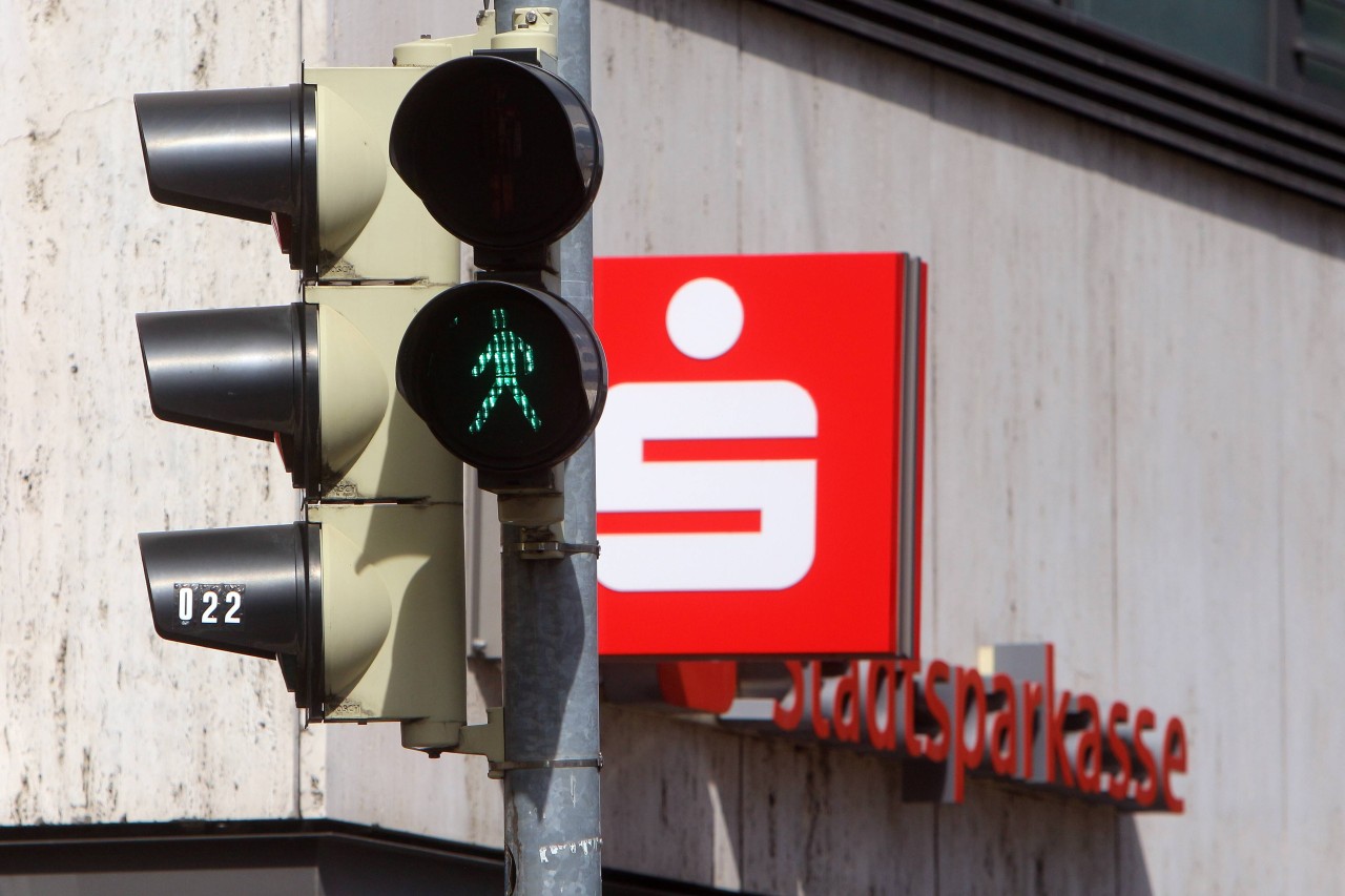 Die Stadtsparkasse München fordert Strafzinsen von Neukunden.