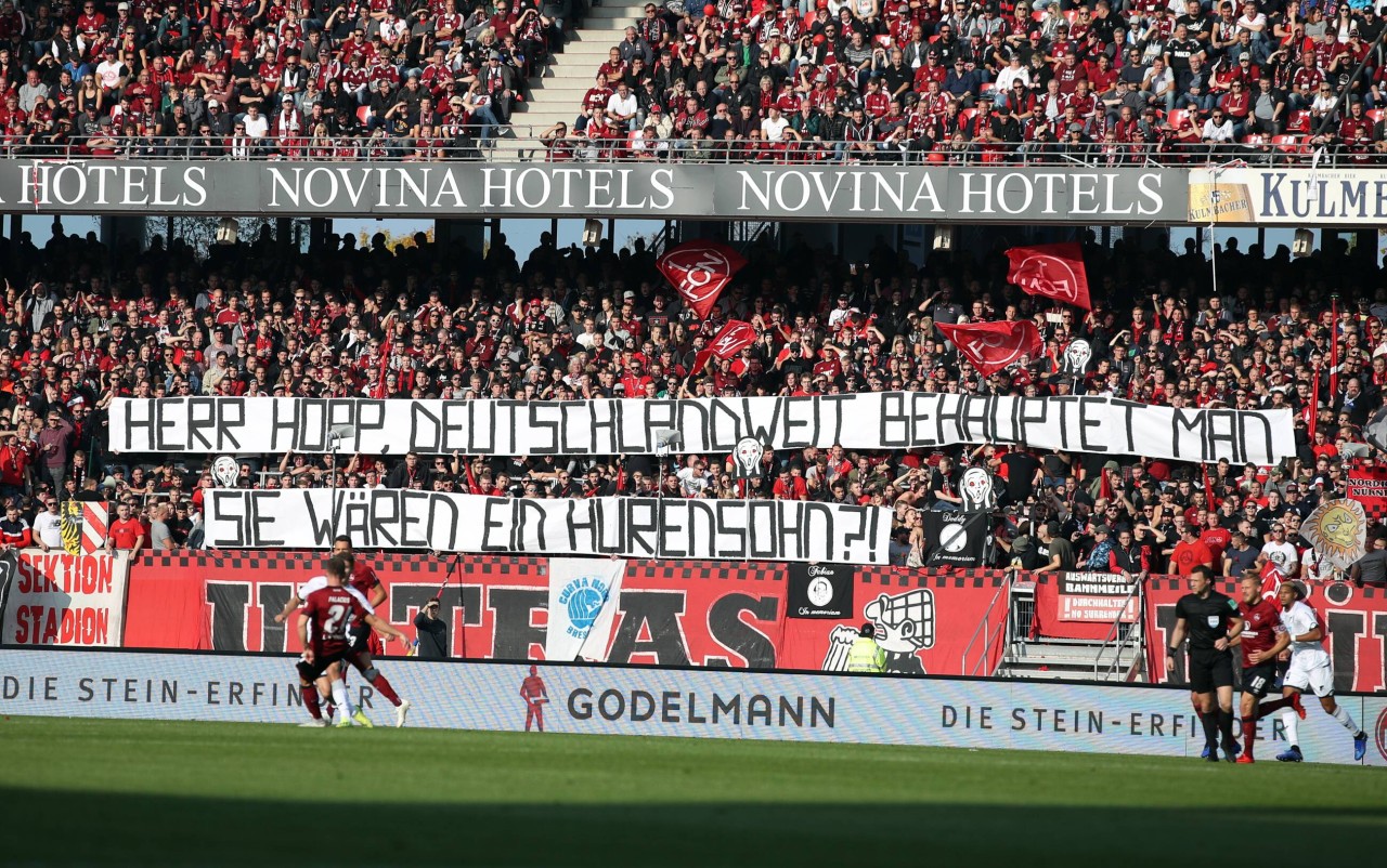 Fans des 1. FC Nürnberg beleidigen Hoffenheims Mäzen Dietmar Hopp.