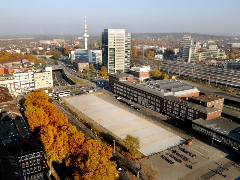 Zurück zur Bahnhofsidylle 2012: Seit anderthalb Jahren tut sich nichts auf der Betonplatte.