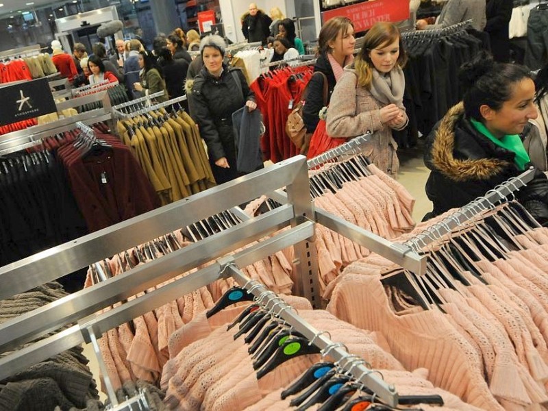 Nachdem der erste Termin zur Eröffnung des neuen Primark-Megastores in Esen aufgrund technischer Probleme nicht eingehalten werden konnte, öffnete die irische Textilkette am Mittwoch kurzfrsitig. Foto: Klaus Micke