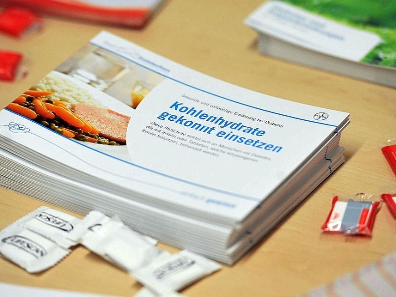 WAZ-Medizin-Matinee am Sonntag, 11.12.2011 in Herten. 3 Experten (Prof. Dr. Gerhard Wambach, Dr. Joachim Kühne und Dr. Thomas Thurner) referierten zum Thema Diabetes und seine Folgen.Foto: Joachim Kleine-Büning/WAZ FotoPool