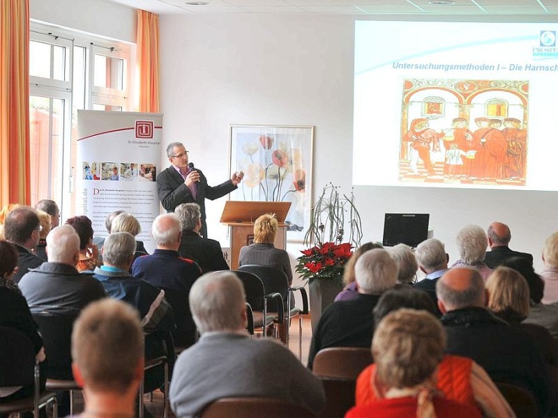 WAZ-Medizin-Matinee am Sonntag, 11.12.2011 in Herten. 3 Experten (Prof. Dr. Gerhard Wambach, Dr. Joachim Kühne (Bild) und Dr. Thomas Thurner) referierten zum Thema Diabetes und seine Folgen.Foto: Joachim Kleine-Büning/WAZ FotoPool