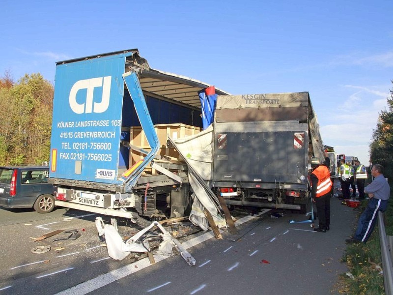 Verkehrsunfall auf der A2 zwischen der Abfahrt Kamen/Bergkamen und dem Kamener Kreuz.